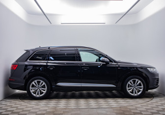 Подержанный автомобиль Audi Q7 2015 года (4 фото)