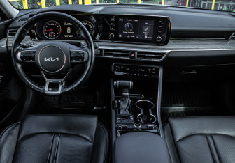 Подержанный автомобиль Kia K5 2022 года (12 фото)
