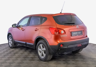 Подержанный автомобиль Nissan Qashqai 2008 года (7 фото)