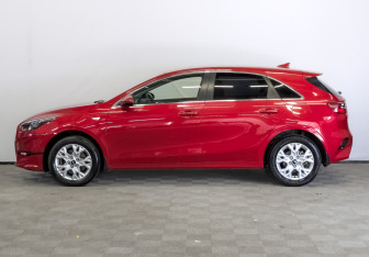 Подержанный автомобиль Kia Ceed Hatchback 2022 года (8 фото)