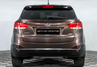 Подержанный автомобиль Hyundai ix35 2015 года (4 фото)