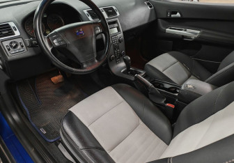 Подержанный автомобиль Volvo C30 2007 года (11 фото)