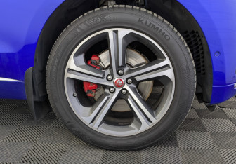 Подержанный автомобиль Jaguar F-Pace 2019 года (18 фото)