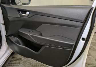 Подержанный автомобиль Hyundai Solaris Sedan 2021 года (23 фото)