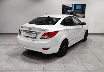 Подержанный автомобиль Hyundai Solaris Sedan 2012 года (4 фото)