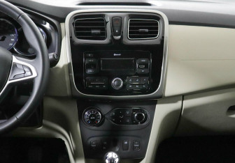 Подержанный автомобиль Renault Logan Sedan 2019 года (8 фото)