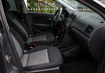 Подержанный автомобиль Volkswagen Polo Sedan 2013 года (10 фото)