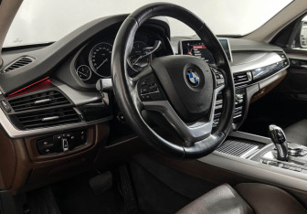 Подержанный автомобиль BMW X5 2016 года (12 фото)