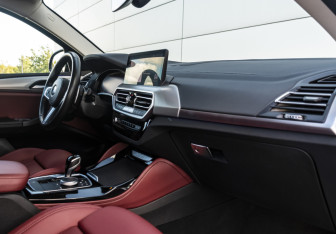 Подержанный автомобиль BMW X4 2022 года (14 фото)