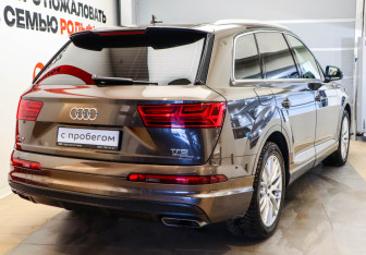 Подержанный автомобиль Audi Q7 2015 года (4 фото)