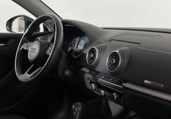 Подержанный автомобиль Audi A3 Sedan 2016 года (9 фото)