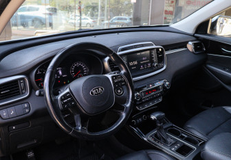 Подержанный автомобиль Kia Sorento 2018 года (12 фото)