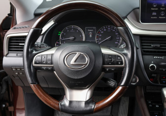 Подержанный автомобиль Lexus RX 2018 года (16 фото)