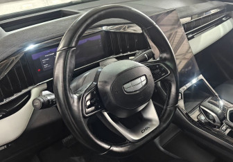 Подержанный автомобиль Geely Atlas 2023 года (12 фото)