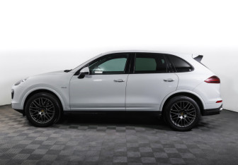 Подержанный автомобиль Porsche Cayenne 2017 года (8 фото)