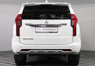 Подержанный автомобиль Mitsubishi Montero Sport 2022 года (6 фото)