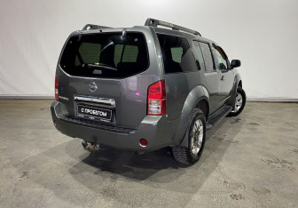Подержанный автомобиль Nissan Pathfinder 2006 года (6 фото)