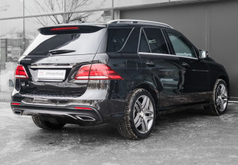 Подержанный автомобиль Mercedes-Benz GLE 2017 года (5 фото)