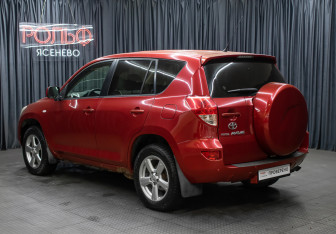 Подержанный автомобиль Toyota RAV4 2006 года (3 фото)