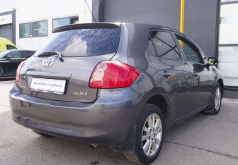 Подержанный автомобиль Toyota Auris Hatchback 2007 года (5 фото)