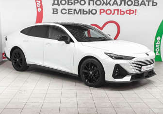 Подержанный автомобиль Changan UNI-V 2024 года (3 фото)