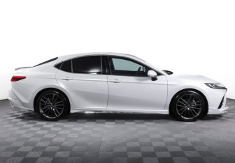 Подержанный автомобиль Toyota Camry Sedan 2024 года (4 фото)