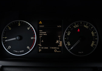 Подержанный автомобиль Land Rover Discovery 2013 года (23 фото)