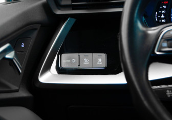 Подержанный автомобиль Audi A3 Hatchback 2022 года (14 фото)
