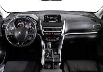 Подержанный автомобиль Mitsubishi Eclipse Cross 2019 года (12 фото)