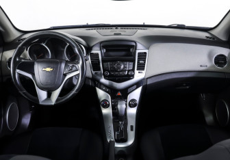 Подержанный автомобиль Chevrolet Cruze Sedan 2012 года (12 фото)