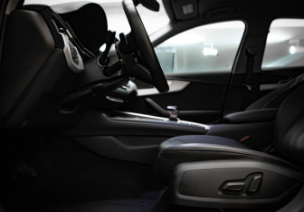 Подержанный автомобиль Audi A4 Sedan 2021 года (25 фото)