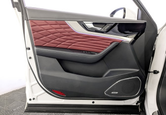 Подержанный автомобиль Hongqi HS5 2023 года (19 фото)