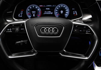 Подержанный автомобиль Audi A6 Sedan 2018 года (10 фото)