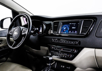 Подержанный автомобиль Kia Carnival 2019 года (9 фото)
