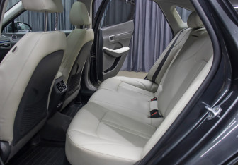 Подержанный автомобиль Hyundai Sonata 2022 года (12 фото)