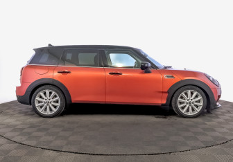 Подержанный автомобиль MINI Clubman Wagon 2020 года (4 фото)
