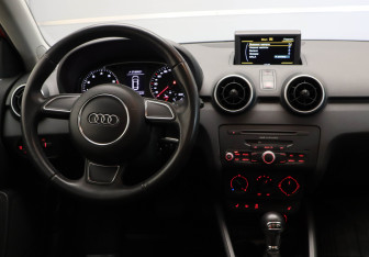 Подержанный автомобиль Audi A1 2014 года (8 фото)