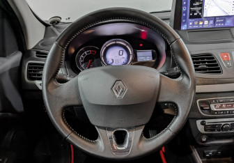 Подержанный автомобиль Renault Fluence 2014 года (22 фото)