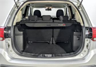 Подержанный автомобиль Mitsubishi Outlander 2020 года (10 фото)