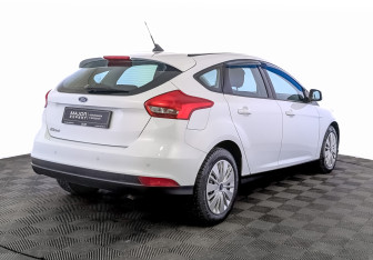 Подержанный автомобиль Ford Focus Hatchback 2018 года (5 фото)