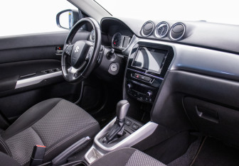 Подержанный автомобиль Suzuki Vitara 2015 года (10 фото)