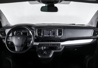 Подержанный автомобиль Peugeot Traveller 2020 года (19 фото)
