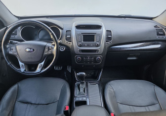 Подержанный автомобиль Kia Sorento 2014 года (11 фото)