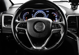 Подержанный автомобиль Jeep Grand Cherokee 2013 года (26 фото)