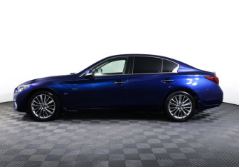 Подержанный автомобиль Infiniti Q50 2018 года (8 фото)