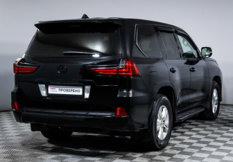 Подержанный автомобиль Lexus LX 2015 года (5 фото)