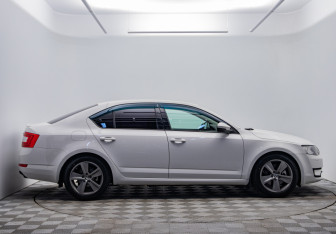 Подержанный автомобиль Skoda Octavia Liftback 2013 года (4 фото)