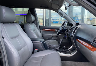 Подержанный автомобиль Toyota Land Cruiser Prado 2004 года (21 фото)