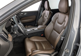 Подержанный автомобиль Volvo XC60 2021 года (20 фото)