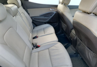 Подержанный автомобиль Hyundai Santa Fe 2017 года (10 фото)